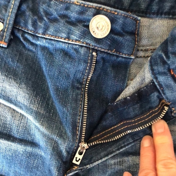 True Religion Emma Bermuda Blue Denim Mid Rise Raw Hem Size 32 Rigid Jean Shorts - Picture 8 of 16
